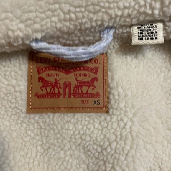 Pretty Levi Jacket
It’s an Xsmall but fits like s/m - Picture 7 of 9